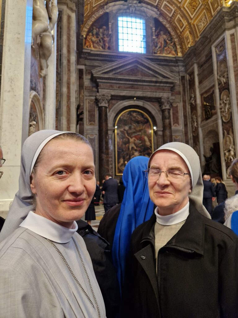 WDZIĘCZNOŚĆ ZA PONTYFIKAT JANA PAWŁA II Apostolstwo Sióstr