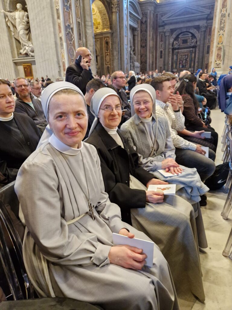 WDZIĘCZNOŚĆ ZA PONTYFIKAT JANA PAWŁA II Apostolstwo Sióstr