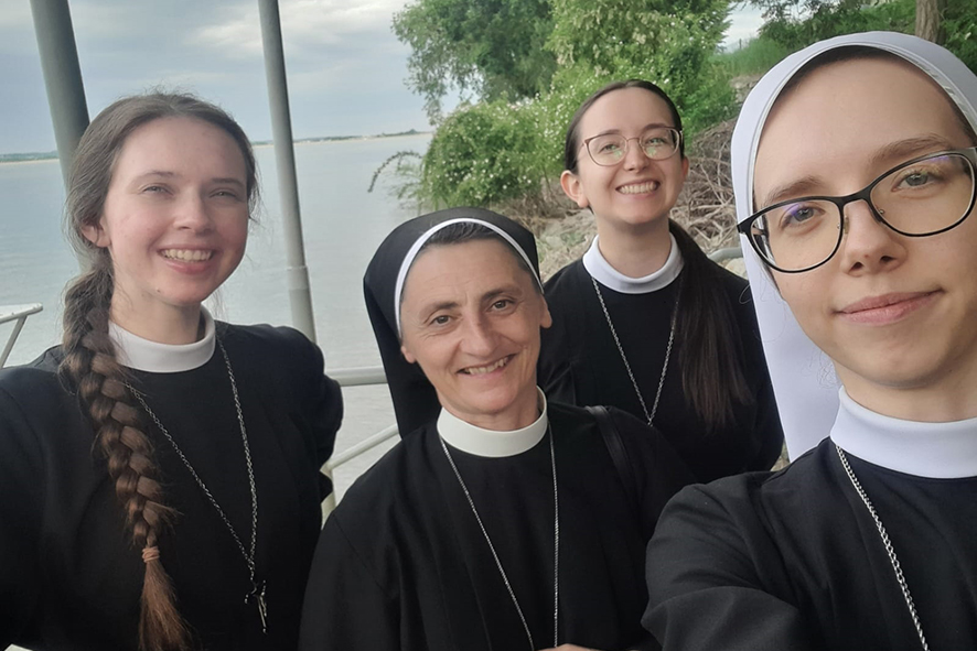 NIEDZIELA POWOŁANIOWA W KĘPNICY Apostolstwo Sióstr NIEDZIELA POWOŁANIOWA W KĘPNICY Apostolstwo Sióstr