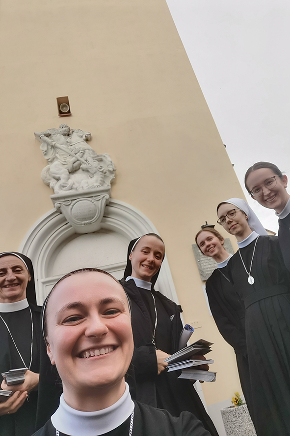 NIEDZIELA POWOŁANIOWA W KĘPNICY Apostolstwo Sióstr NIEDZIELA POWOŁANIOWA W KĘPNICY Apostolstwo Sióstr