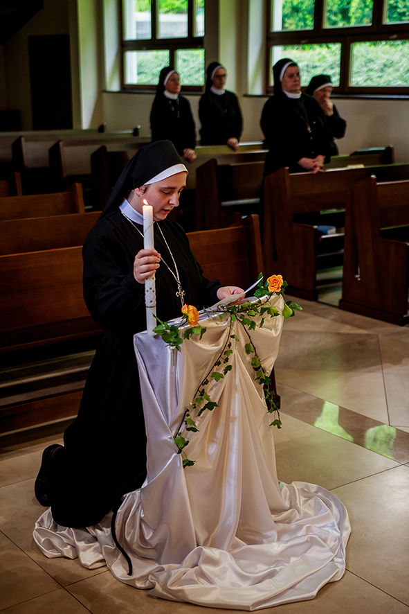 ODNOWIENIE ŚLUBÓW S. ELŻBIETY Z życia Zgromadzenia ODNOWIENIE ŚLUBÓW S. ELŻBIETY Z życia Zgromadzenia