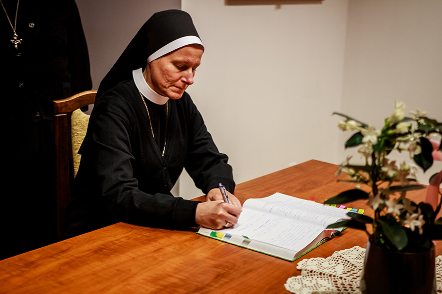 ODNOWIENIE ŚLUBÓW S. ELŻBIETY Z życia Zgromadzenia ODNOWIENIE ŚLUBÓW S. ELŻBIETY Z życia Zgromadzenia