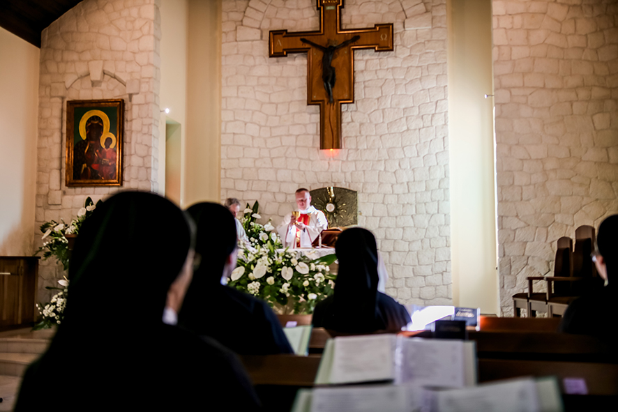 SIOSTRY JUNIORYSTKI ODNOWIŁY ŚLUBY Z życia Zgromadzenia SIOSTRY JUNIORYSTKI ODNOWIŁY ŚLUBY Z życia Zgromadzenia