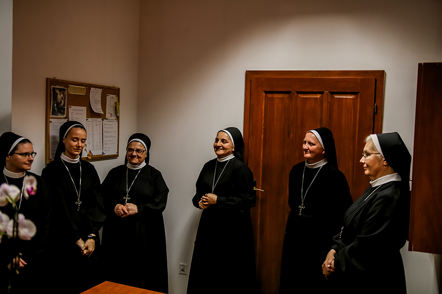 SIOSTRY JUNIORYSTKI ODNOWIŁY ŚLUBY Z życia Zgromadzenia SIOSTRY JUNIORYSTKI ODNOWIŁY ŚLUBY Z życia Zgromadzenia