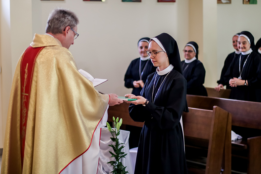 ŚLUBY ZAKONNE S. DOROTY Z życia Zgromadzenia ŚLUBY ZAKONNE S. DOROTY Z życia Zgromadzenia