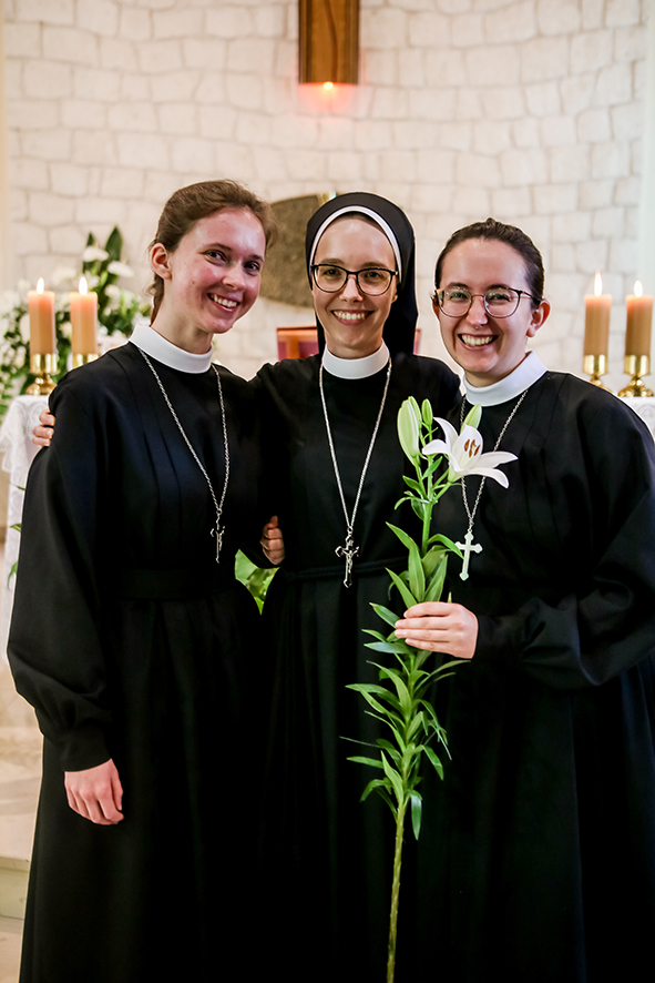 ŚLUBY ZAKONNE S. DOROTY Z życia Zgromadzenia ŚLUBY ZAKONNE S. DOROTY Z życia Zgromadzenia