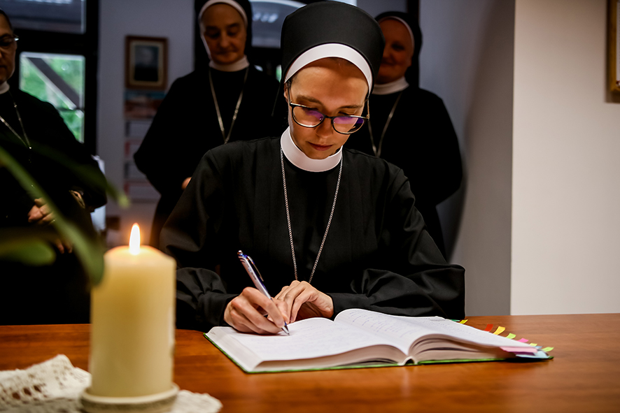 ŚLUBY ZAKONNE S. DOROTY Z życia Zgromadzenia ŚLUBY ZAKONNE S. DOROTY Z życia Zgromadzenia