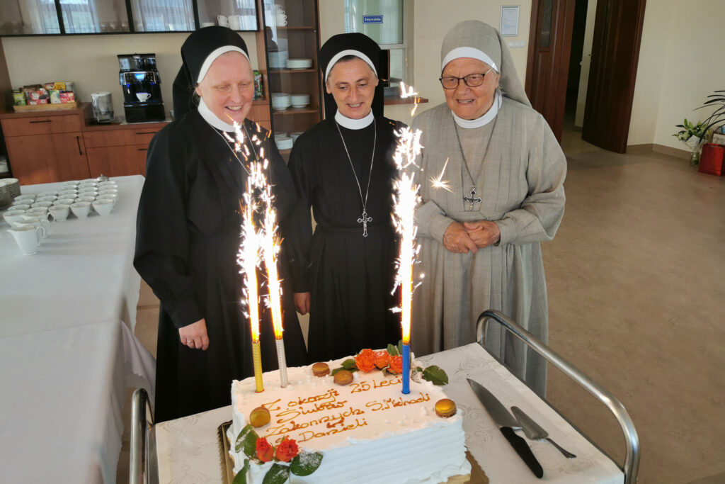 JUBILEUSZ 25LECIA ŚLUBÓW ZAKONNYCH Z życia Zgromadzenia