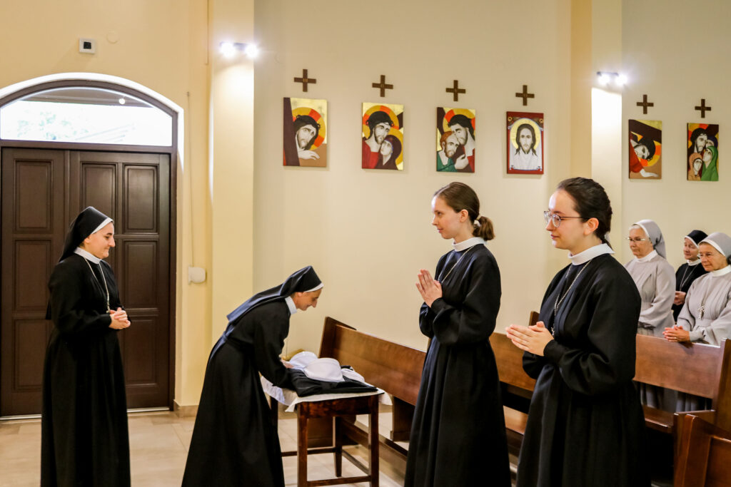 OBŁÓCZYNY S. JANY I S. HELENY Z życia Zgromadzenia OBŁÓCZYNY S. JANY I S. HELENY Z życia Zgromadzenia