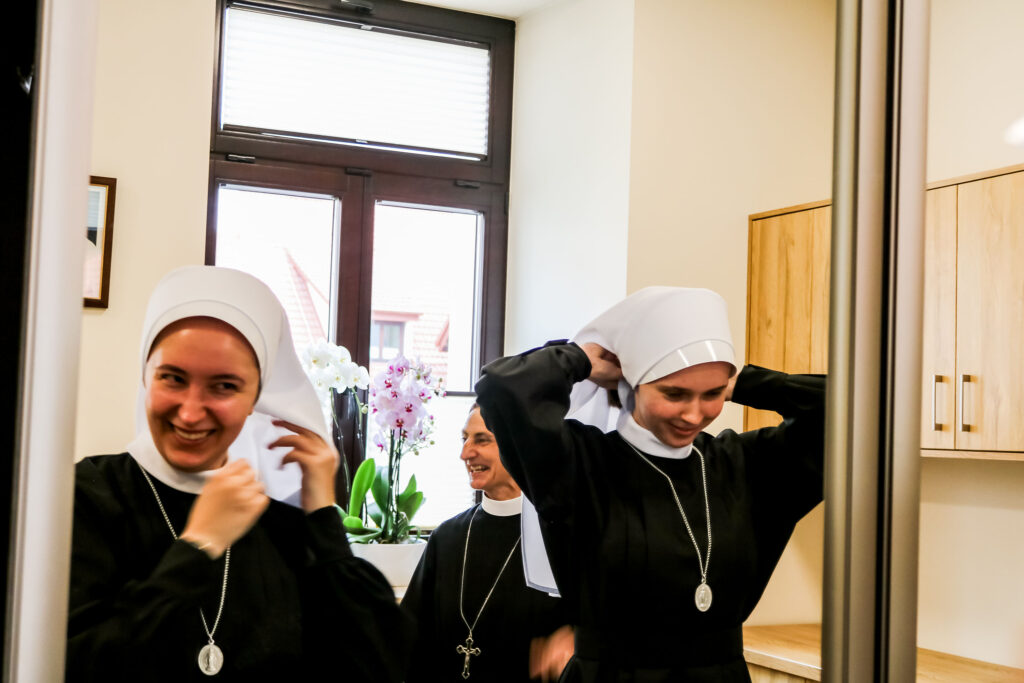 OBŁÓCZYNY S. JANY I S. HELENY Z życia Zgromadzenia OBŁÓCZYNY S. JANY I S. HELENY Z życia Zgromadzenia