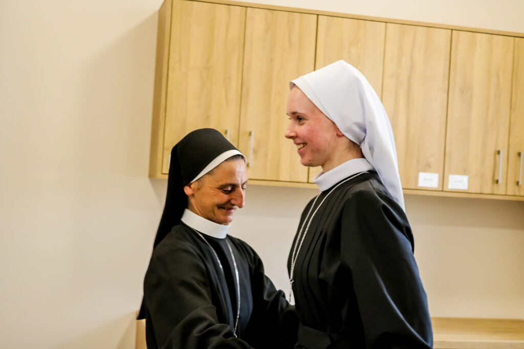 OBŁÓCZYNY S. JANY I S. HELENY Z życia Zgromadzenia OBŁÓCZYNY S. JANY I S. HELENY Z życia Zgromadzenia