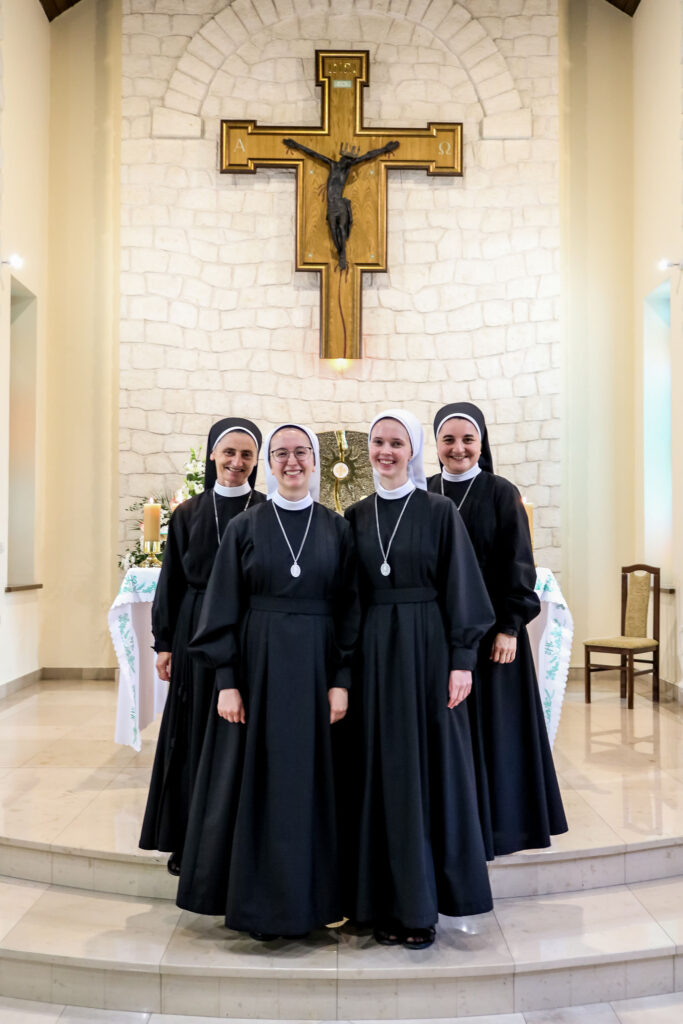 OBŁÓCZYNY S. JANY I S. HELENY Z życia Zgromadzenia OBŁÓCZYNY S. JANY I S. HELENY Z życia Zgromadzenia