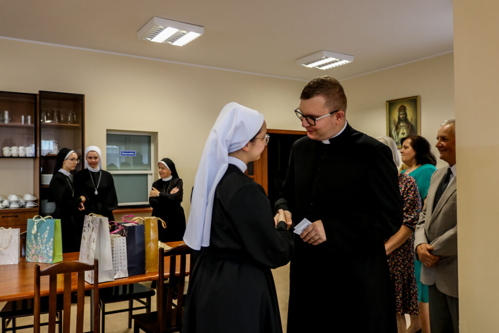 OBŁÓCZYNY S. JANY I S. HELENY Z życia Zgromadzenia OBŁÓCZYNY S. JANY I S. HELENY Z życia Zgromadzenia