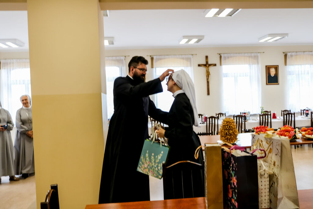 OBŁÓCZYNY S. JANY I S. HELENY Z życia Zgromadzenia OBŁÓCZYNY S. JANY I S. HELENY Z życia Zgromadzenia