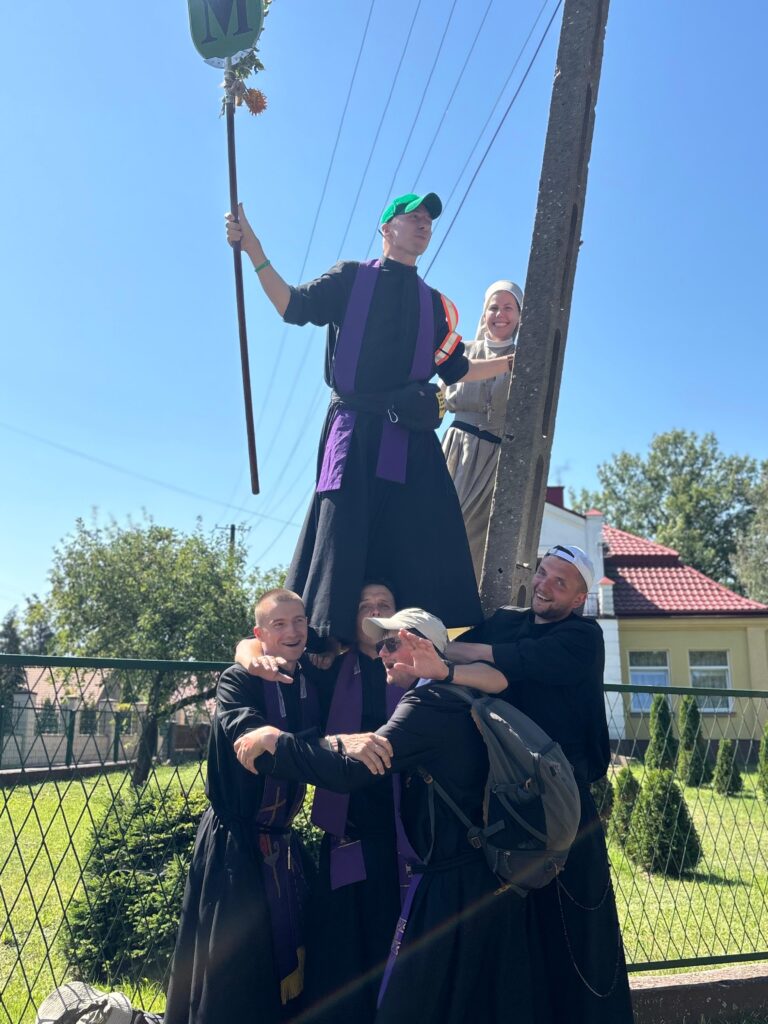 PIELGRZYMKA NA JASNĄ GÓRĘ Apostolstwo Sióstr