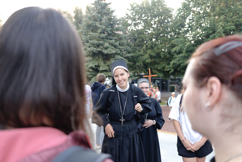 PIELGRZYMOWANIE DO PANI KĘBELSKIEJ Apostolstwo Sióstr