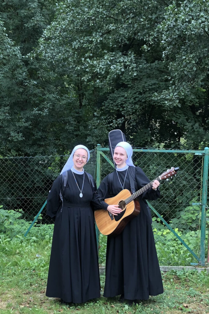 PIELGRZYMOWANIE DO PANI KĘBELSKIEJ Apostolstwo Sióstr