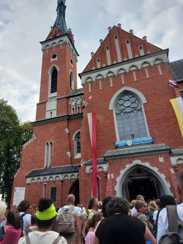 PIELGRZYMOWANIE DO PANI KĘBELSKIEJ Apostolstwo Sióstr