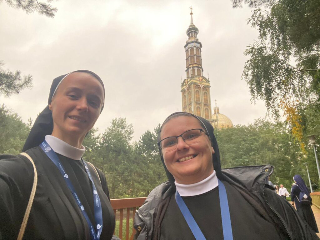 MŁODZI KONSEKROWANI 2025 Apostolstwo Sióstr MŁODZI KONSEKROWANI 2025 Apostolstwo Sióstr