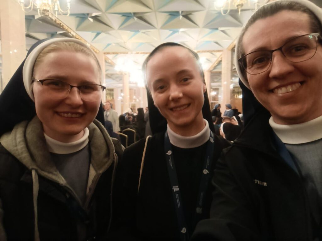 MŁODZI KONSEKROWANI 2025 Apostolstwo Sióstr MŁODZI KONSEKROWANI 2025 Apostolstwo Sióstr