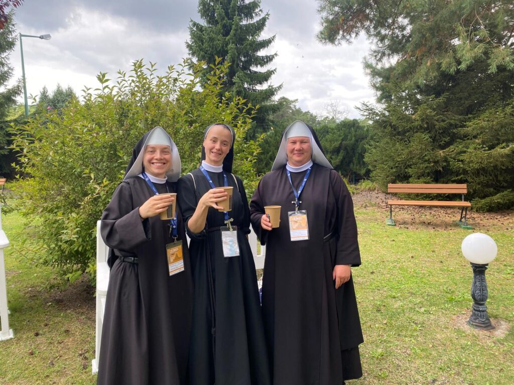 MŁODZI KONSEKROWANI 2025 Apostolstwo Sióstr MŁODZI KONSEKROWANI 2025 Apostolstwo Sióstr