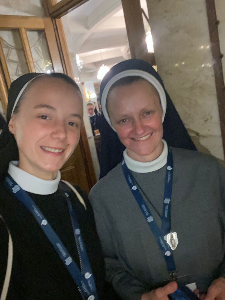 MŁODZI KONSEKROWANI 2025 Apostolstwo Sióstr MŁODZI KONSEKROWANI 2025 Apostolstwo Sióstr