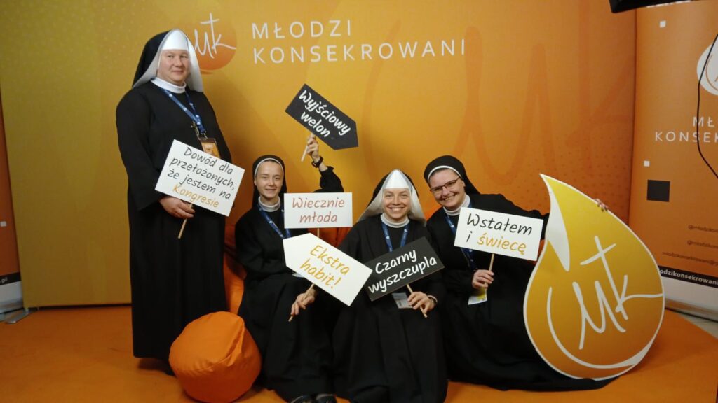 MŁODZI KONSEKROWANI 2025 Apostolstwo Sióstr MŁODZI KONSEKROWANI 2025 Apostolstwo Sióstr