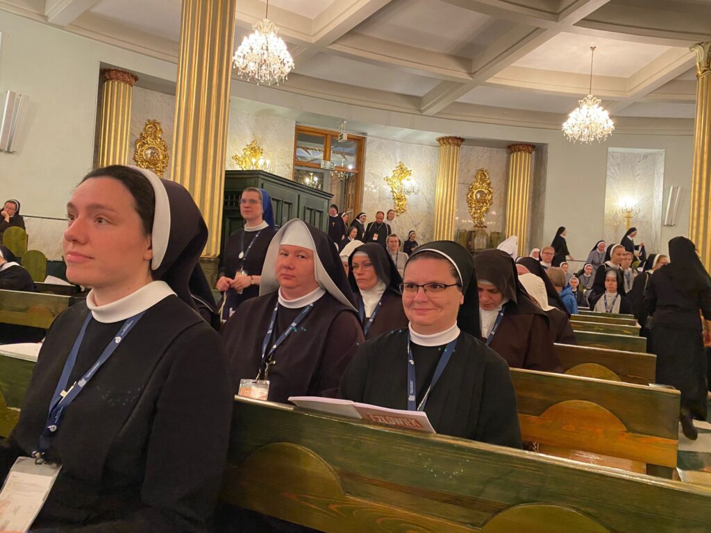MŁODZI KONSEKROWANI 2025 Apostolstwo Sióstr MŁODZI KONSEKROWANI 2025 Apostolstwo Sióstr