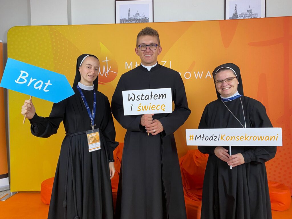 MŁODZI KONSEKROWANI 2025 Apostolstwo Sióstr MŁODZI KONSEKROWANI 2025 Apostolstwo Sióstr