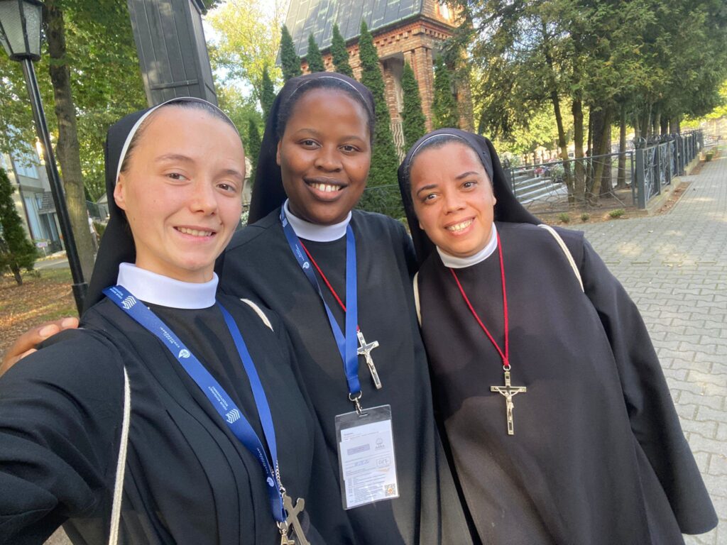 MŁODZI KONSEKROWANI 2025 Apostolstwo Sióstr MŁODZI KONSEKROWANI 2025 Apostolstwo Sióstr