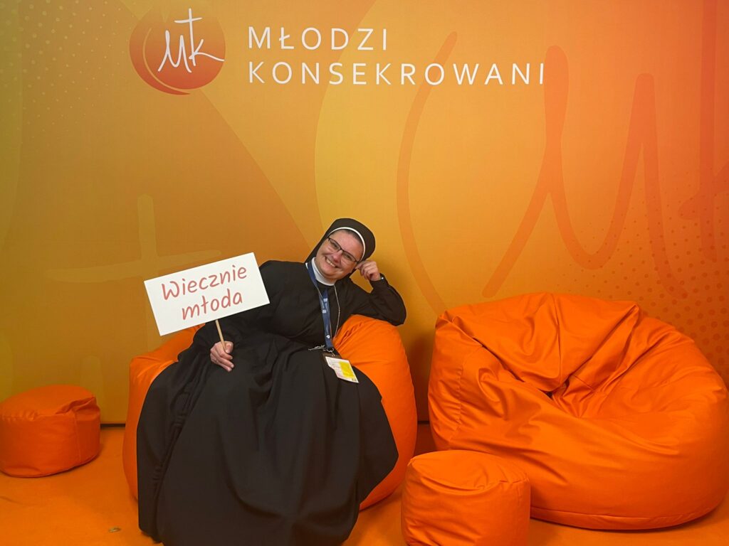 MŁODZI KONSEKROWANI 2025 Apostolstwo Sióstr MŁODZI KONSEKROWANI 2025 Apostolstwo Sióstr