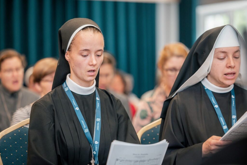 MŁODZI KONSEKROWANI 2025 Apostolstwo Sióstr MŁODZI KONSEKROWANI 2025 Apostolstwo Sióstr