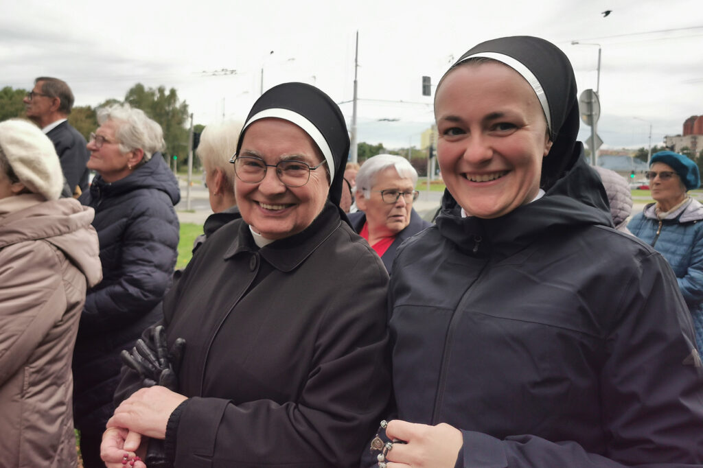 KORONKA NA ULICACH MIAST Apostolstwo Sióstr KORONKA NA ULICACH MIAST Apostolstwo Sióstr