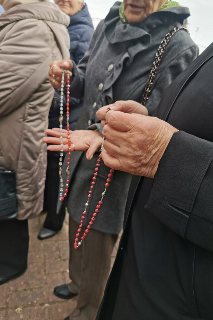 KORONKA NA ULICACH MIAST Apostolstwo Sióstr KORONKA NA ULICACH MIAST Apostolstwo Sióstr