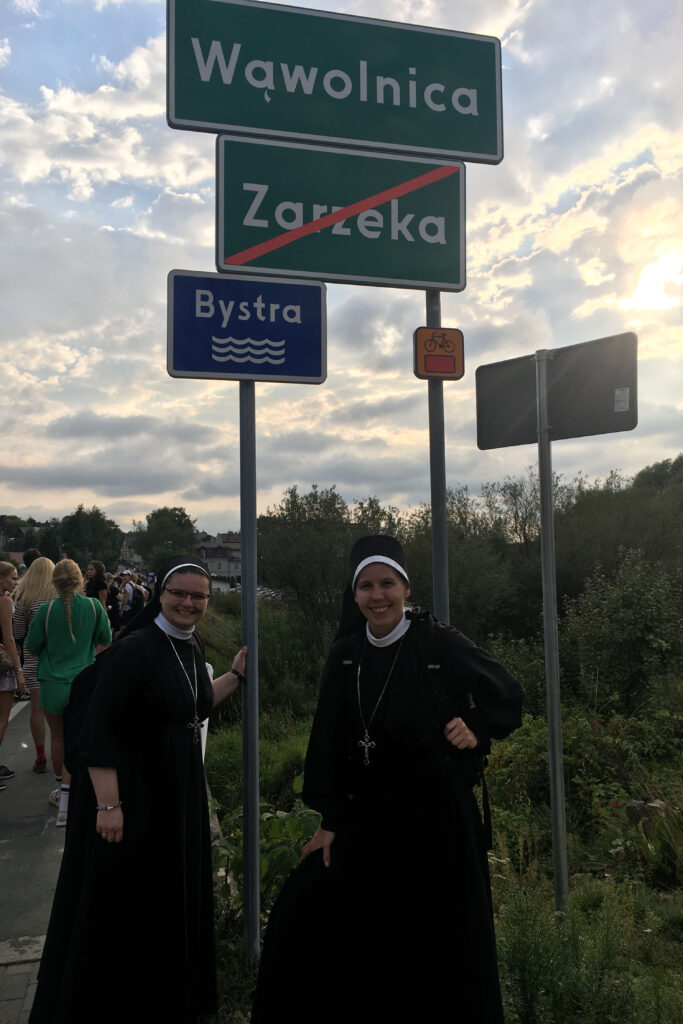 PIELGRZYMOWANIE DO PANI KĘBELSKIEJ Apostolstwo Sióstr