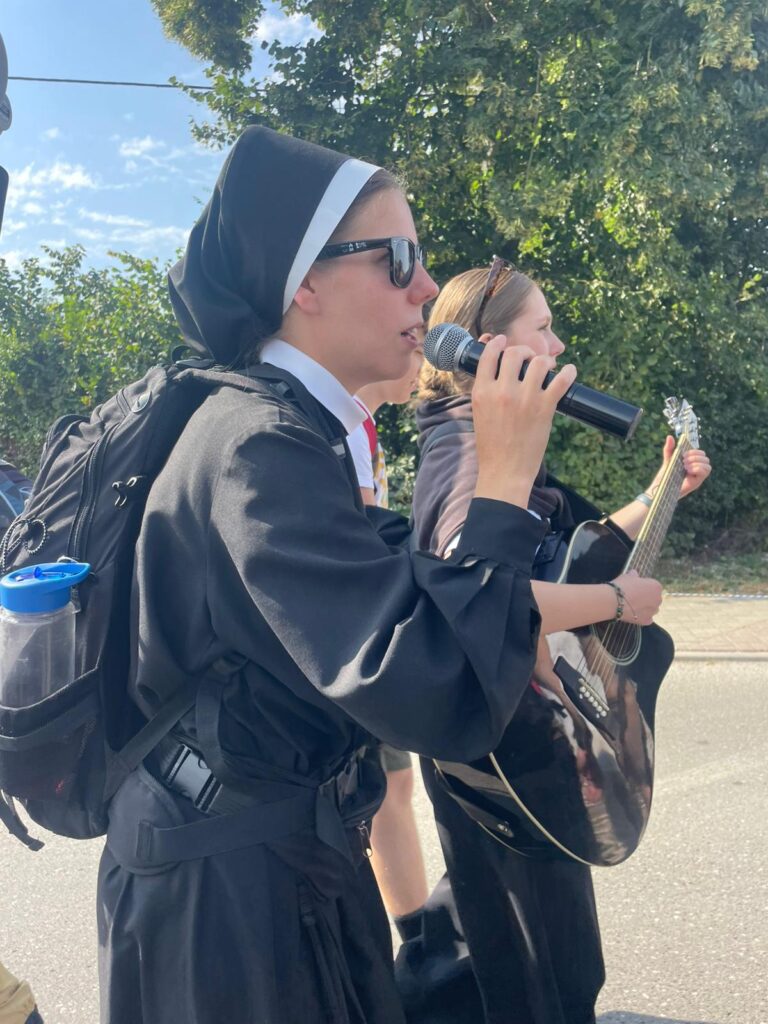 PIELGRZYMOWANIE DO PANI KĘBELSKIEJ Apostolstwo Sióstr