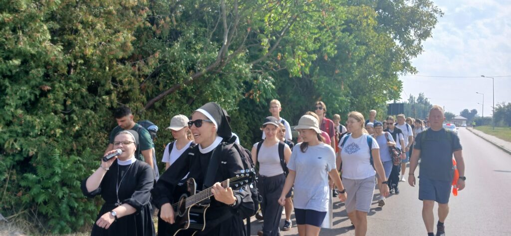 PIELGRZYMOWANIE DO PANI KĘBELSKIEJ Apostolstwo Sióstr
