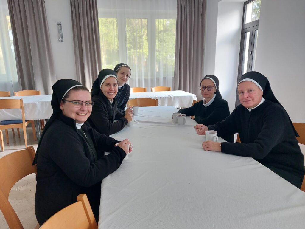 REKOLEKCJE DLA SIÓSTR KATECHETEK Apostolstwo Sióstr REKOLEKCJE DLA SIÓSTR KATECHETEK Apostolstwo Sióstr