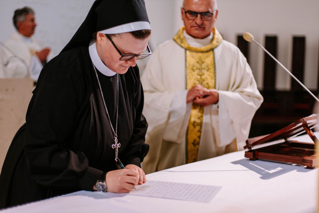 ŚLUBY WIECZYSTE S. ZUZANNY Z życia Zgromadzenia ŚLUBY WIECZYSTE S. ZUZANNY Z życia Zgromadzenia