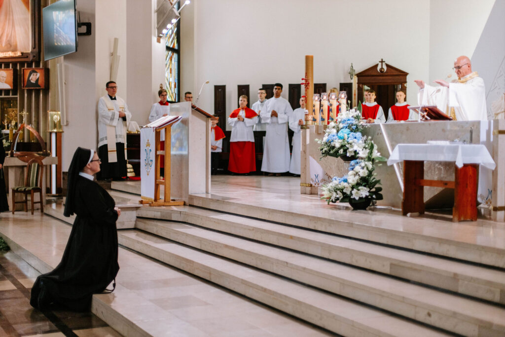 ŚLUBY WIECZYSTE S. ZUZANNY Z życia Zgromadzenia ŚLUBY WIECZYSTE S. ZUZANNY Z życia Zgromadzenia