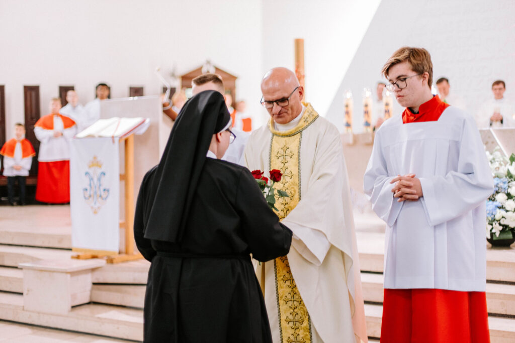 ŚLUBY WIECZYSTE S. ZUZANNY Z życia Zgromadzenia ŚLUBY WIECZYSTE S. ZUZANNY Z życia Zgromadzenia