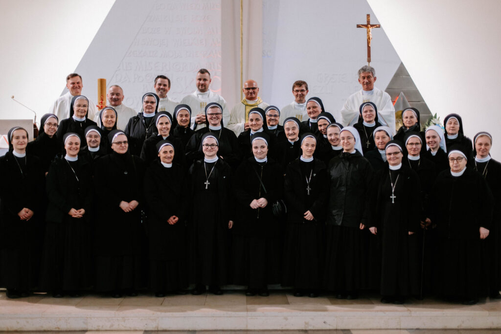 ŚLUBY WIECZYSTE S. ZUZANNY Z życia Zgromadzenia ŚLUBY WIECZYSTE S. ZUZANNY Z życia Zgromadzenia