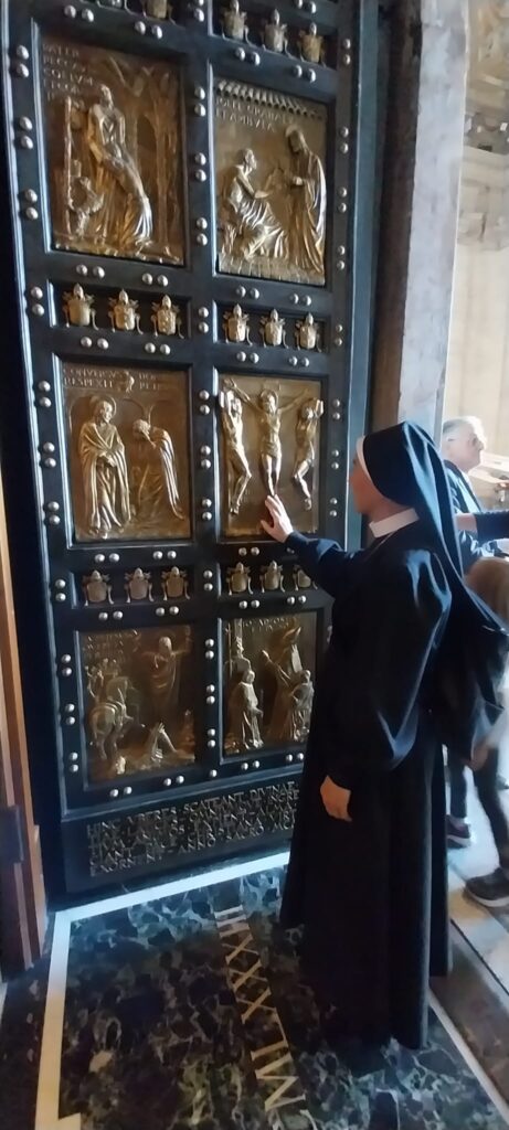 JUBILEUSZ OSÓB KONSEKROWANYCH Apostolstwo Sióstr JUBILEUSZ OSÓB KONSEKROWANYCH Apostolstwo Sióstr