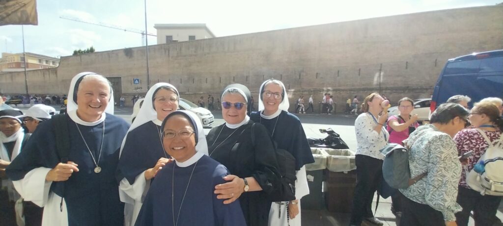 JUBILEUSZ OSÓB KONSEKROWANYCH Apostolstwo Sióstr JUBILEUSZ OSÓB KONSEKROWANYCH Apostolstwo Sióstr