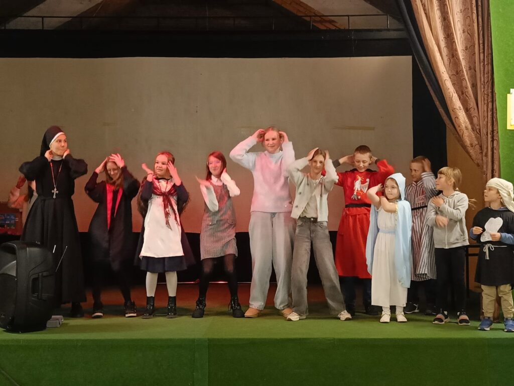 BAL WSZYSTKICH ŚWIĘTYCH Apostolstwo Sióstr