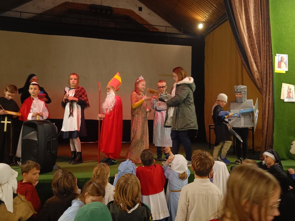 BAL WSZYSTKICH ŚWIĘTYCH Apostolstwo Sióstr