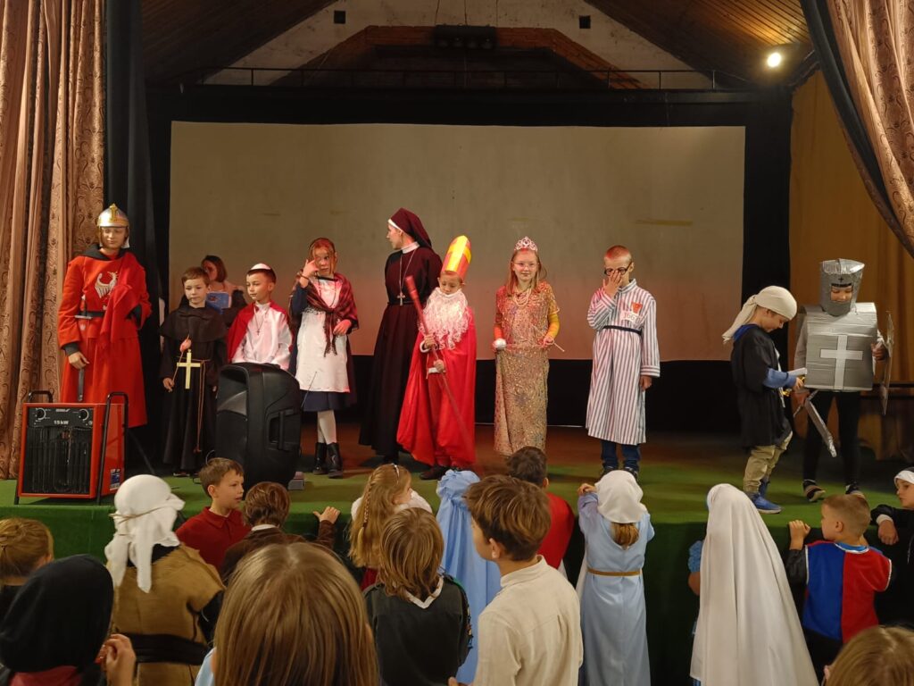 BAL WSZYSTKICH ŚWIĘTYCH Apostolstwo Sióstr