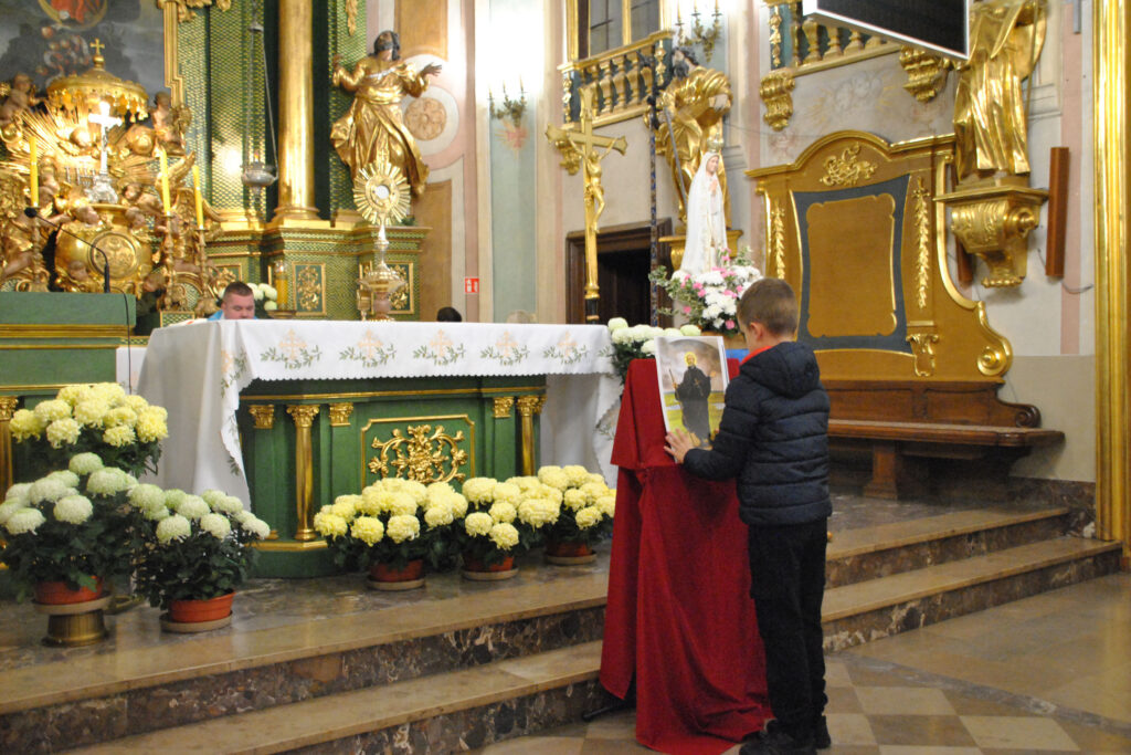 RÓŻANIEC ZE ŚWIĘTYMI Apostolstwo Sióstr RÓŻANIEC ZE ŚWIĘTYMI Apostolstwo Sióstr