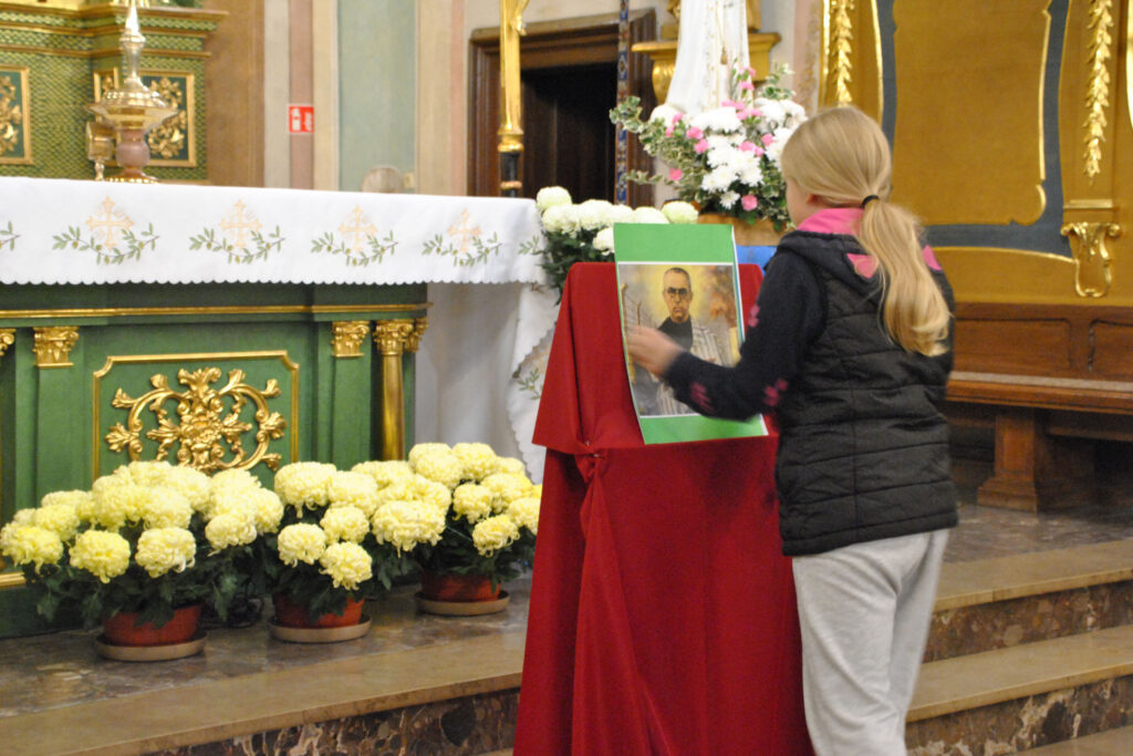 RÓŻANIEC ZE ŚWIĘTYMI Apostolstwo Sióstr RÓŻANIEC ZE ŚWIĘTYMI Apostolstwo Sióstr