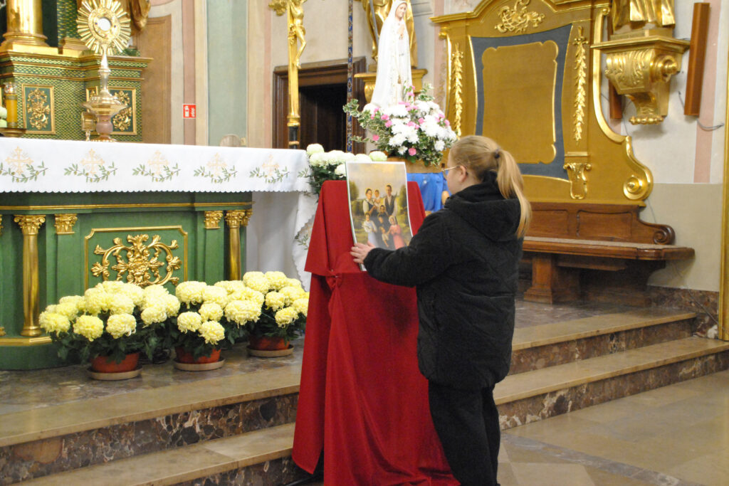 RÓŻANIEC ZE ŚWIĘTYMI Apostolstwo Sióstr RÓŻANIEC ZE ŚWIĘTYMI Apostolstwo Sióstr